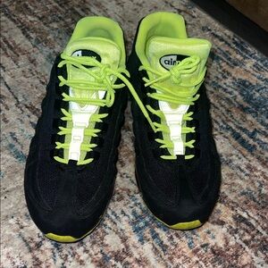 Black and Neon Green Nike Mens Sneakers 👟